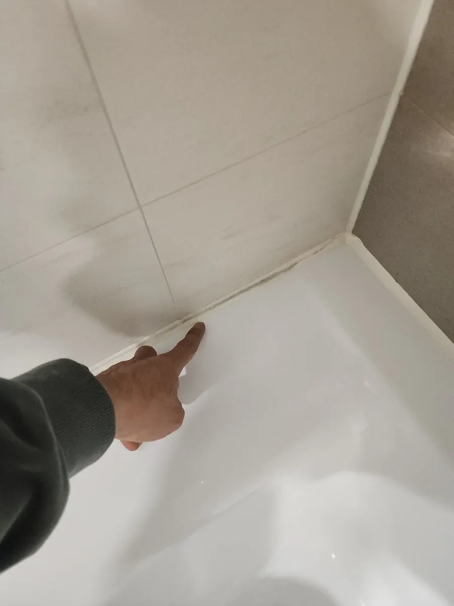 욕실 실리콘 보수 — 욕조 모서리 기존 실리콘